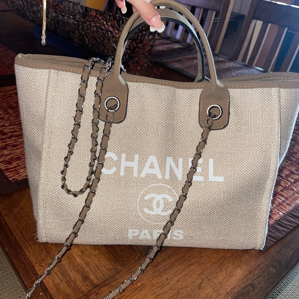 Boutique bought chain tote bag  NOT AUTHENTIC!!!!